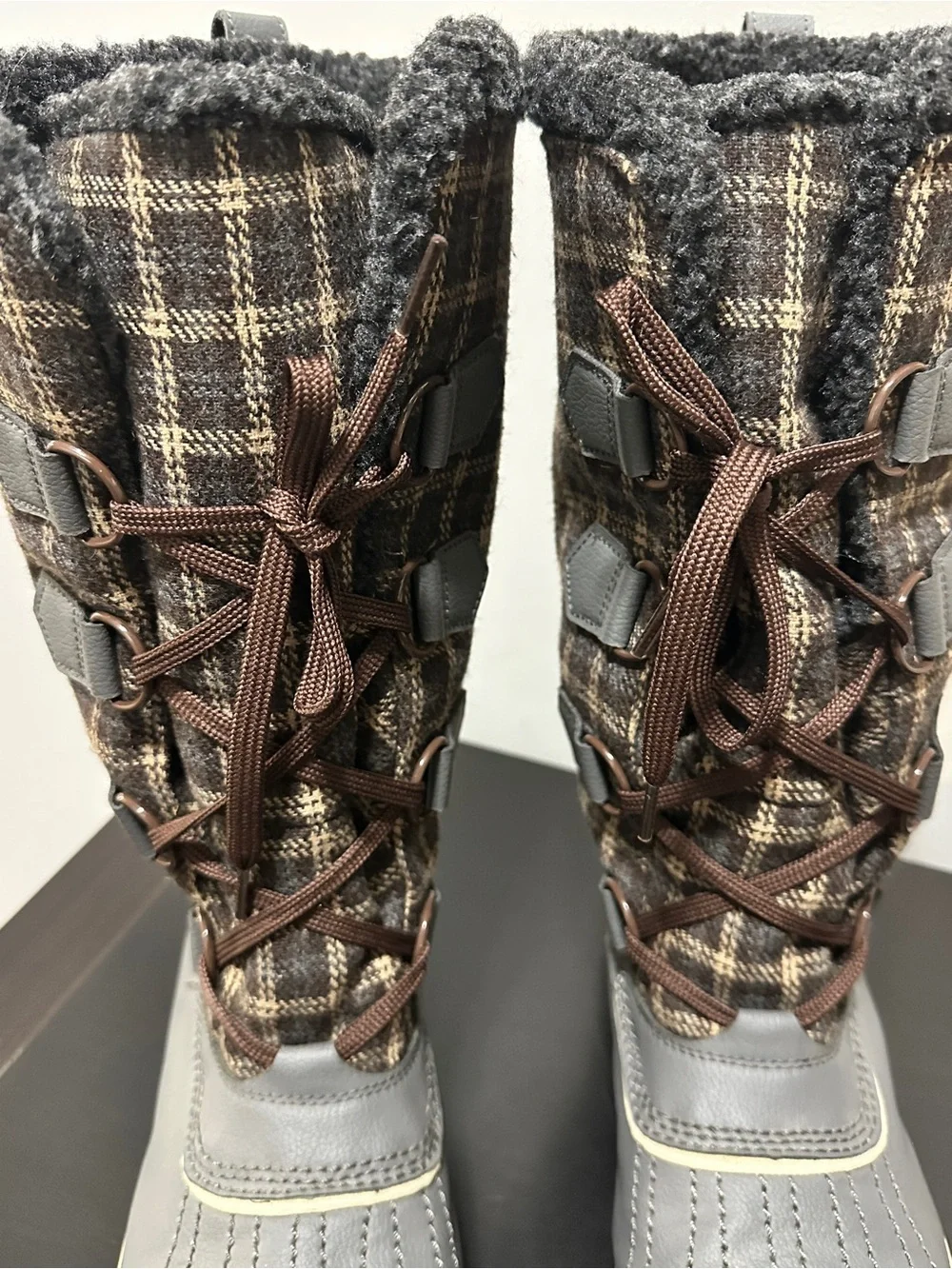 Skechers Highlanders-Klondike Sz 8.5 Tall  Plaid Duck Thinsulate Lined Boots